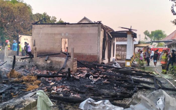 Diduga Akibat Korsleting Pompa Air, Rumah Petani di Sumberrejo Bojonegoro Ludes Terbakar