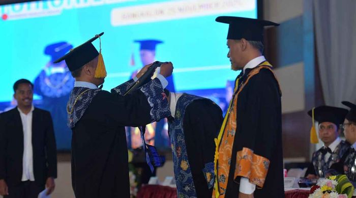 UTM Kukuhkan 2 Guru Besar Baru dari FEB dan Fakultas Teknik