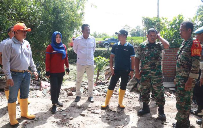 Tinjau Wilayah Terdampak Banjir, Bupati Mojokerto Gercep Kerahkan Bantuan