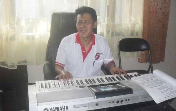 Bernyanyi dan Main Musik Membuat Hati Camat Purwokerto Barat Lebih Tenang