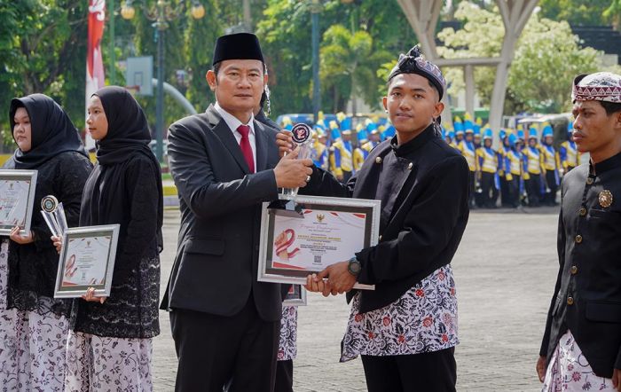 Peringati Hari Sumpah Pemuda ke-97, Pemkab Lamongan Apresiasi Pemuda Berprestasi Peringati Hari Sumpah Pemuda ke-97, Pemkab Lamongan Apresiasi Pemuda Berprestasi