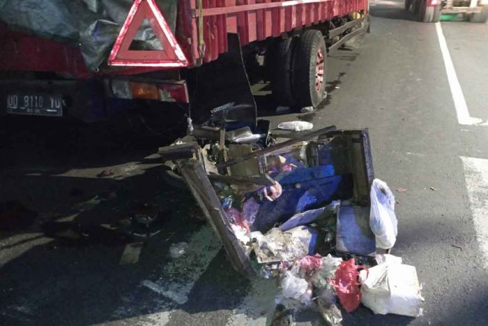 Tabrak Bokong Truk Trailer, Pengendara Motor di Karangpilang Surabaya Tewas di Tempat