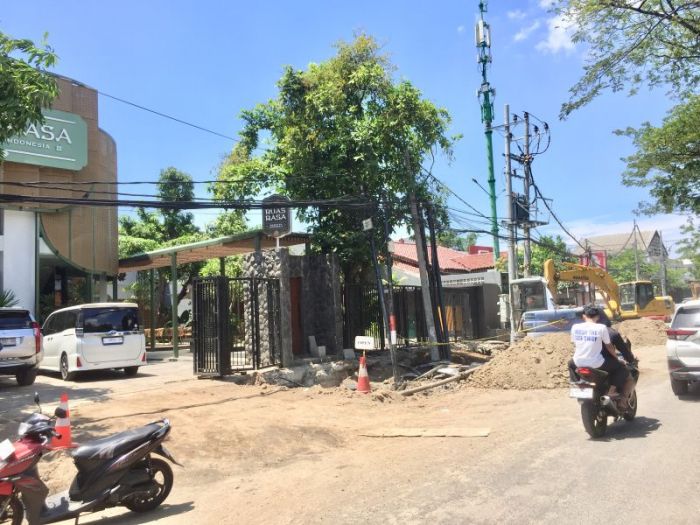 Dugaan Tanah Ambles, Polisi Dalami Penyebab Tewasnya Mandor Proyek Box Culvert di Gayungsari Barat Dugaan Tanah Ambles, Polisi Dalami Penyebab Tewasnya Mandor Proyek Box Culvert di Gayungsari Barat