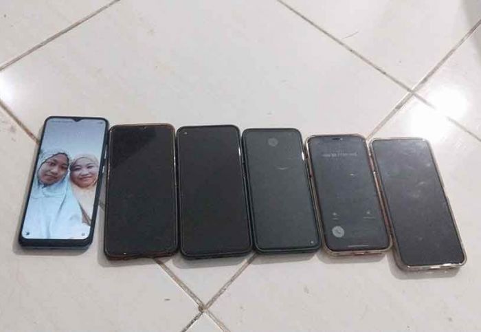 Amankan 6 Unit Hp dari Copet Saat Haul Sunan Bonang, Warga yang Kehilangan Bisa Langsung ke Mapolres Amankan 6 Unit Hp dari Copet Saat Haul Sunan Bonang, Warga yang Kehilangan Bisa Langsung ke Mapolres