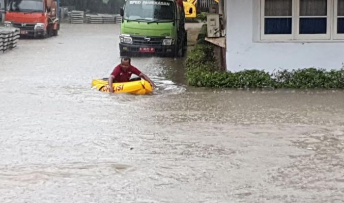 Diguyur Hujan Selama 5 Jam, Kota Pamekasan Dikepung Banjir