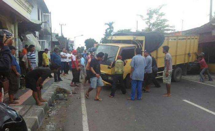 Truk Seruduk Warung Kopi di Jalan Jati Blitar, Satu Tewas