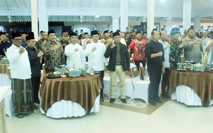 Hadiri Rapat Kamtibmas, Wali Kota Pasuruan Tekankan Pentingnya Persatuan dan Kesatuan di Era Digital Hadiri Rapat Kamtibmas, Wali Kota Pasuruan Tekankan Pentingnya Persatuan dan Kesatuan di Era Digital