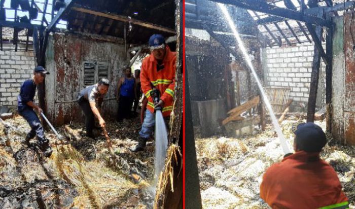 Sebuah Rumah Berisi Jerami di Tuban Terbakar