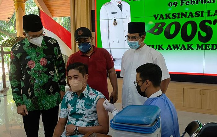Peringati HPN 2022, Wartawan di Sidoarjo Jalani Vaksinasi Booster