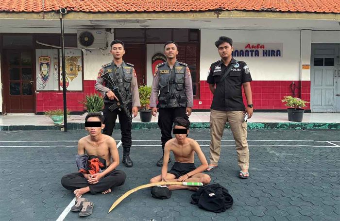 Polrestabes Surabaya Ringkus 2 Pemuda yang Modifikasi Pipa Jadi Celurit