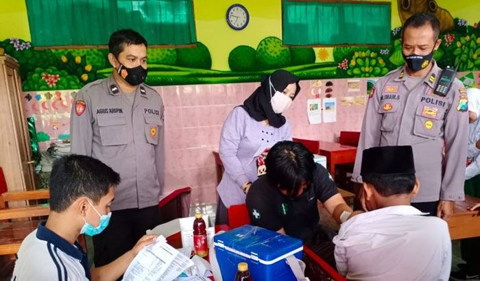 Siswa Tarbiyatul Islamiyah Kota Probolinggo Ikuti Vaksin Merdeka