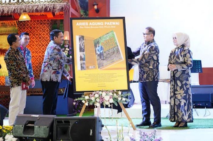 Pj Aries Agung Paewai Launching Buku Bertajuk 