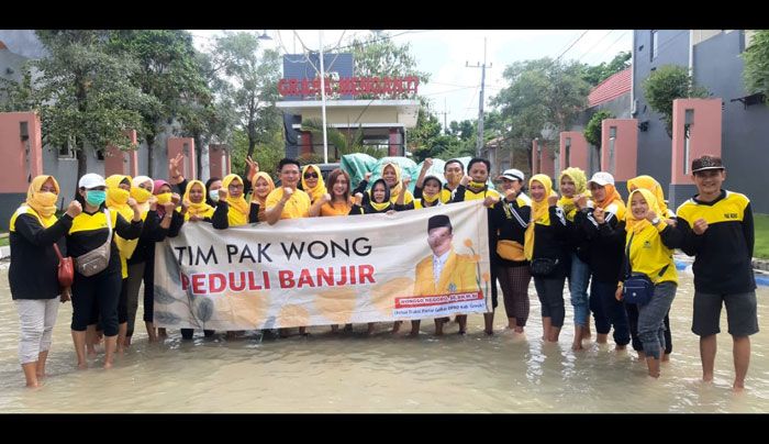 Wongso Bersama Tim Bagikan 1.000 Paket Sembako untuk Korban Banjir Luapan Kali Lamong