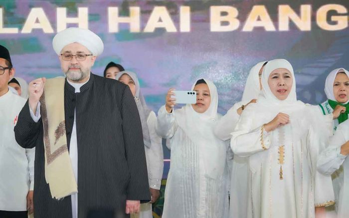 Khofifah Berdoa Bersama Cicit Syech Abdul Qadir Al Jailani dan Puluhan Ribu Jamaah Muslimat NU Khofifah Berdoa Bersama Cicit Syech Abdul Qadir Al Jailani dan Puluhan Ribu Jamaah Muslimat NU