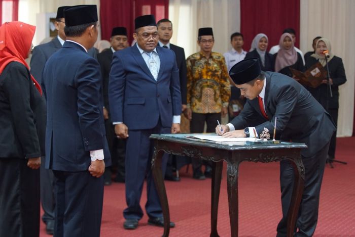 Wali Kota Pasuruan Lantik 9 PNS dan Kepala Sekolah, Tegaskan Pelayanan Publik