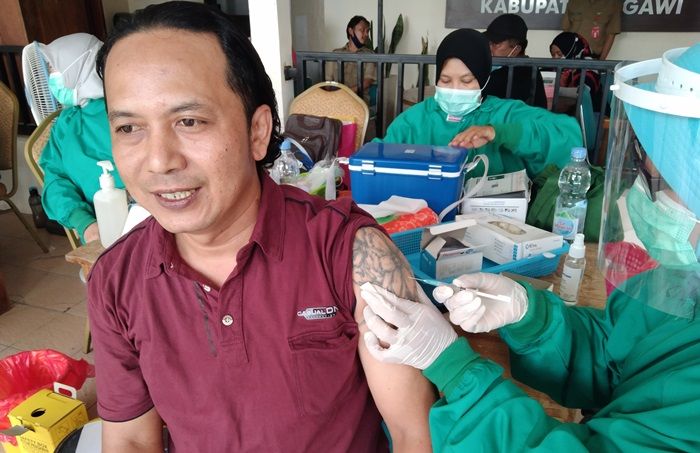Puluhan Awak Media di Ngawi Disuntik Vaksin Sinovac Dosis Kedua