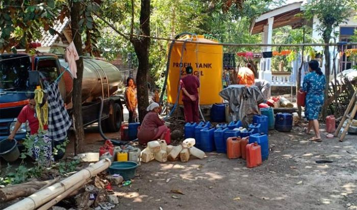 Atasi Kekeringan, BPBD Pasuruan Mulai Dropping Air Bersih