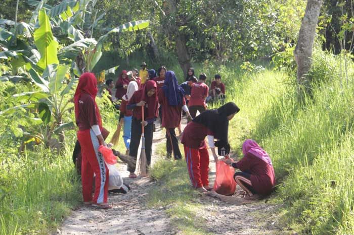 Mahasiswa UTM Madura Gelar Bakti Sosial Besar-besaran di Konang Bangkalan