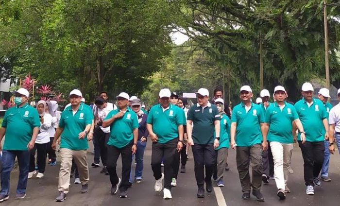 Rangkaian Hari Jadi ke-77 Provinsi Jawa Timur Ditutup dengan Jalan Sehat di Jember