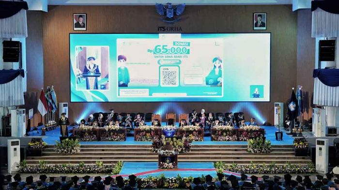 ITS Terima Donasi Dana Abadi Rp177 Juta dari Momen Wisuda ke-132