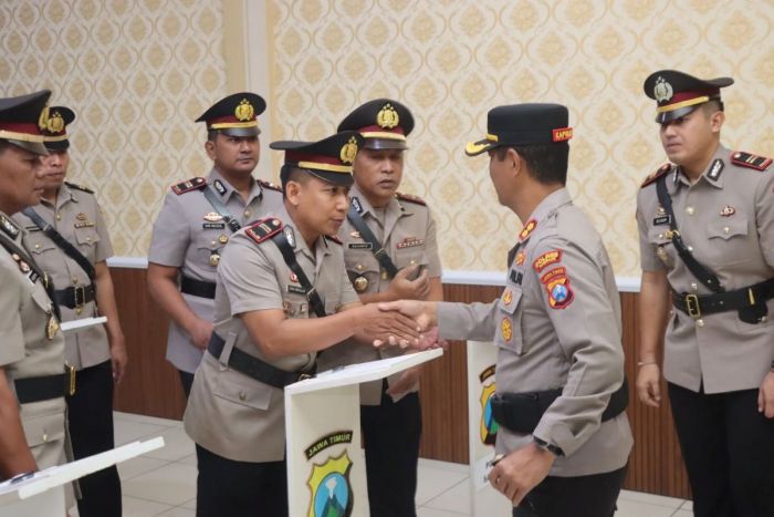 Polres Sampang Rotasi 6 Kapolsek, Kapolres Tekankan Profesionalisme dan Integritas