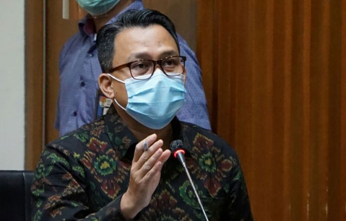 Kasus Korupsi Eks Bupati Mojokerto, KPK Periksa Kepala DPMPTSP Hingga Sales Diler Mobil