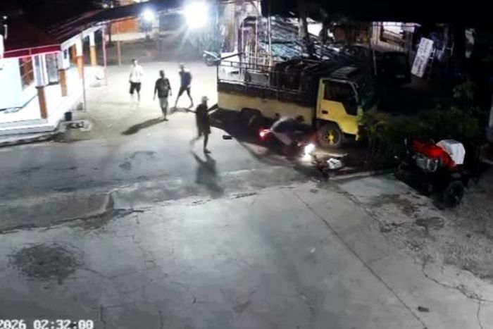 Terekam CCTV Motor Pelajar Tabrak Truk Pengangkut Sapi Kurban di Ponorogo