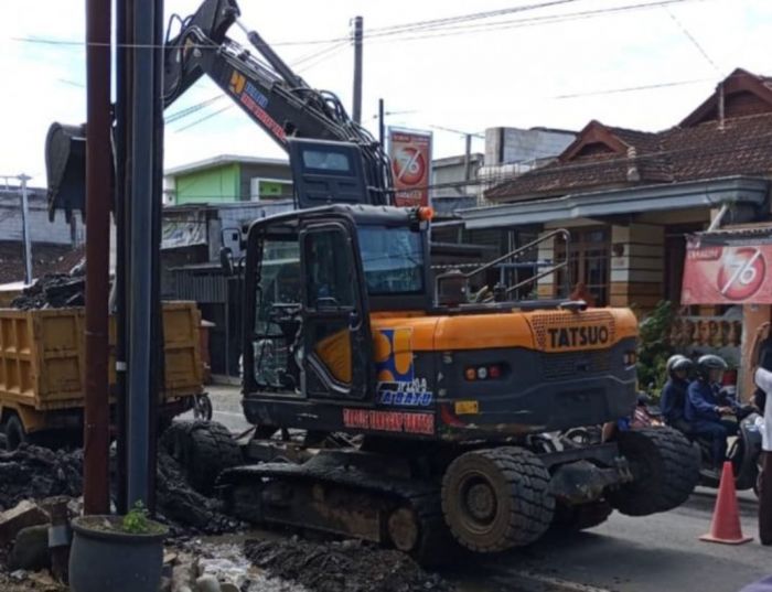 Upaya Normalisasi Kali Jowo, DPUPR Kota Batu Terjunkan Alat Berat