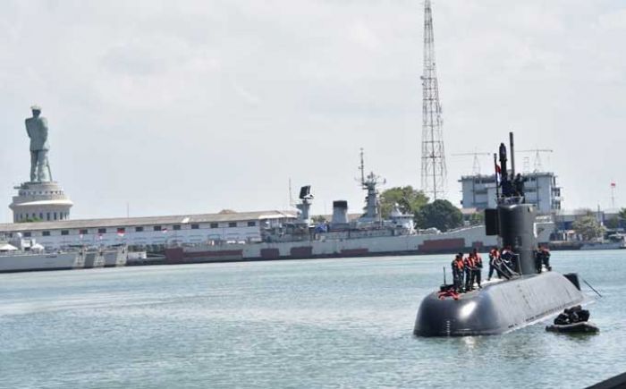 KRI Nagapasa - 403 Bergabung dengan Kapal Selam Jajaran Koarmatim