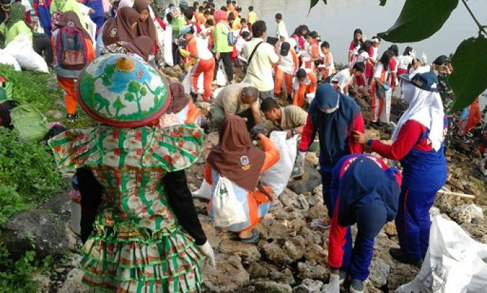 Hari Peduli Sampah, Jembatan Suramadu Dibersihkan dari Sampah