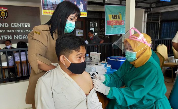​Berisiko Tinggi, Wartawan Ngawi Jalani Vaksinasi Tahap Awal