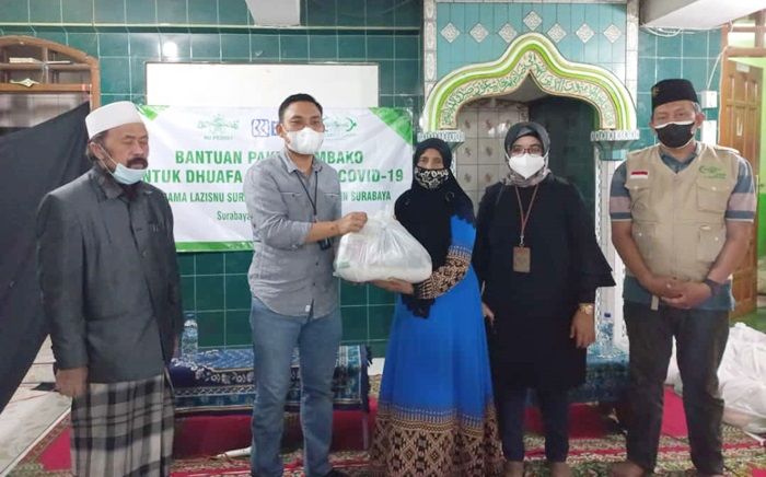 LAZISNU Surabaya Gandeng BRI Salurkan Paket Sembako kepada Santri Ponpes Sunan Giri