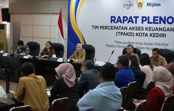 Wali Kota Kediri Beri Arahan Kebijakan Strategis TPAKD 2025 Wali Kota Kediri Beri Arahan Kebijakan Strategis TPAKD 2025
