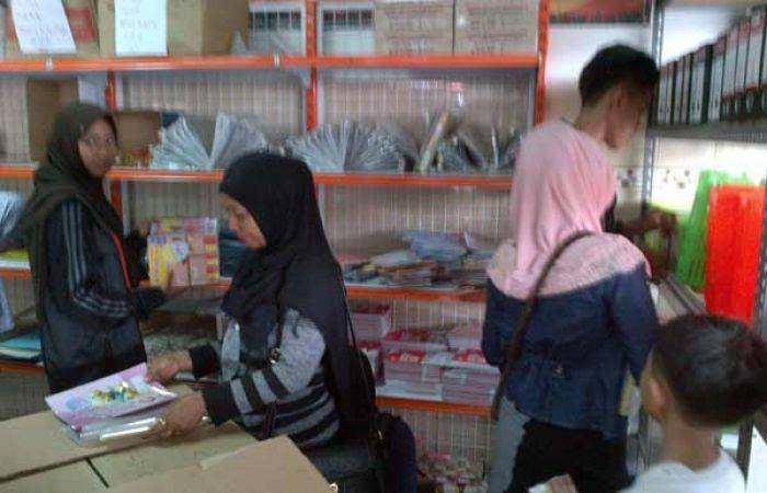 Tahun Ajaran Baru, Penjual Buku Diserbu Pembeli