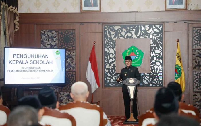 Bupati Pamekasan Lantik 17 Kepala Sekolah Tingkat SD dan SMP