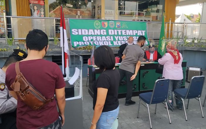 Terjaring Operasi Masker, Sejumlah Warga di Ngawi Jalani Sidang di Tempat