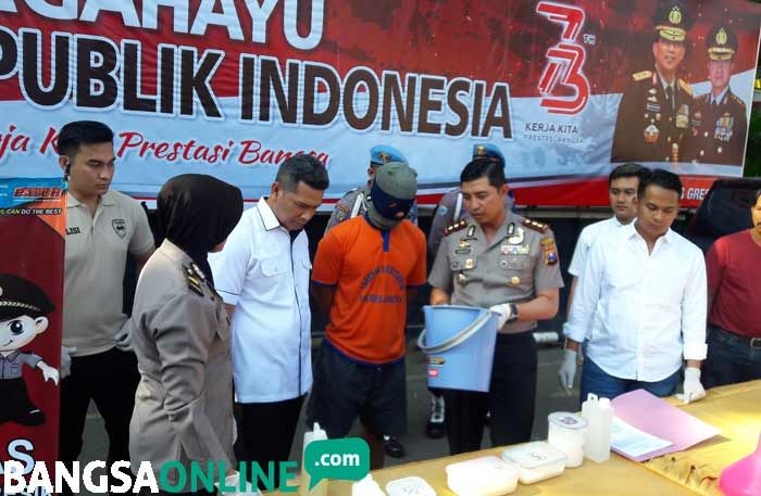 Polres Gresik Bekuk Pemasok Miras Oplosan Maut yang Sebabkan 3 Korban Tewas