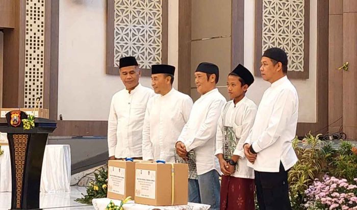 DitIntelkam Polda Jatim Beri Santunan dan Sembako ke Anak Yatim Piatu