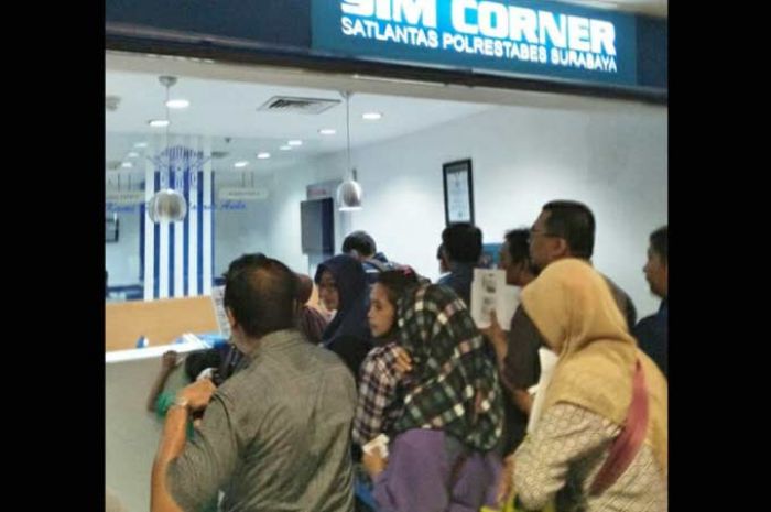 SIM Corner di Tunjungan Plaza Surabaya Membludak, Ini Penyebabnya