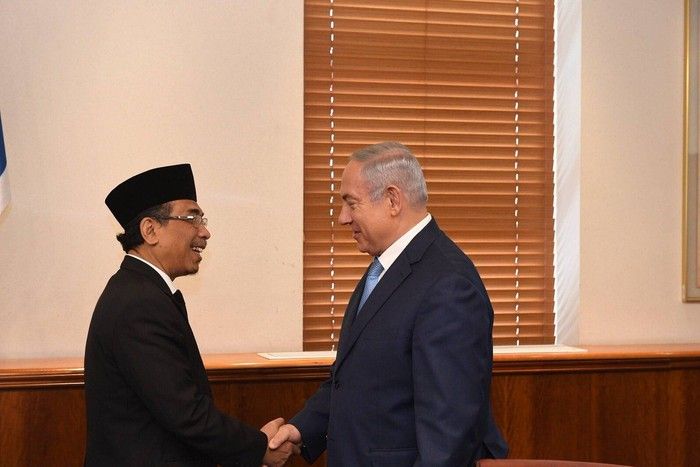 Warga NU Terguncang Zionis, Gus Yahya-Kiai Miftah Cukup Satu Periode Mimpin PBNU Warga NU Terguncang Zionis, Gus Yahya-Kiai Miftah Cukup Satu Periode Mimpin PBNU