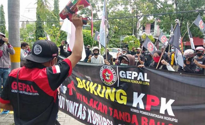Gepal Demo Dukung KPK Usut Dugaan Korupsi di PDAM Gresik
