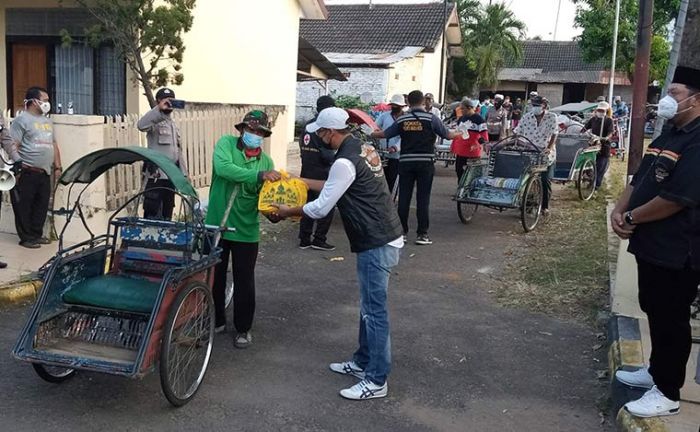 HDCI Bersama Polres Madiun Kota Bagikan 250 Paket Sembako Kepada Tukang Becak