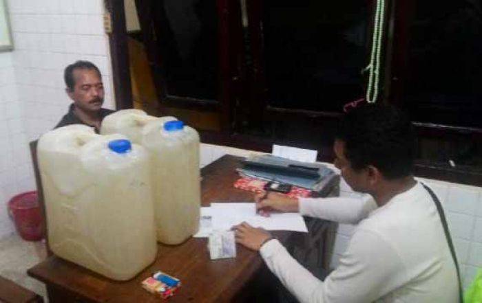 Polsekta Ngawi Amankan Puluhan Liter Arak
