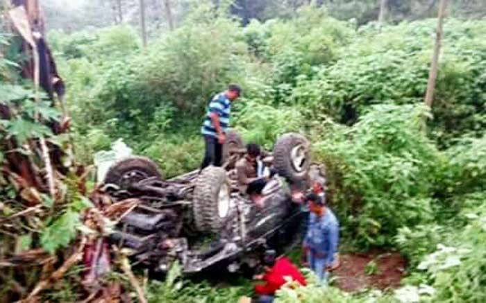 Akibat Rem Blong, Jeep PNS Pemprov Masuk Jurang di Pacet