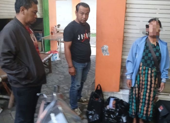 Jual Rokok Tanpa Cukai di Pasar Sepanjang, Dua Wanita Diamankan Polsek Taman Sidoarjo