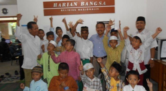 Puncak HUT HARIAN BANGSA Dimeriahkan dengan Jalan Sehat Bersama Menpora