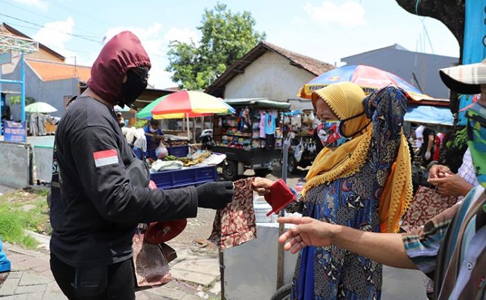 Hingga Hari Ini, Pemkot Surabaya Sudah Bagikan 17.890 Masker ke Pasar-pasar