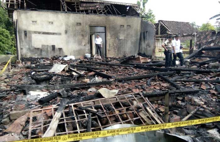 Ditinggal Tidur, Rumah di Banyu Urip Ngawi Ludes Terbakar