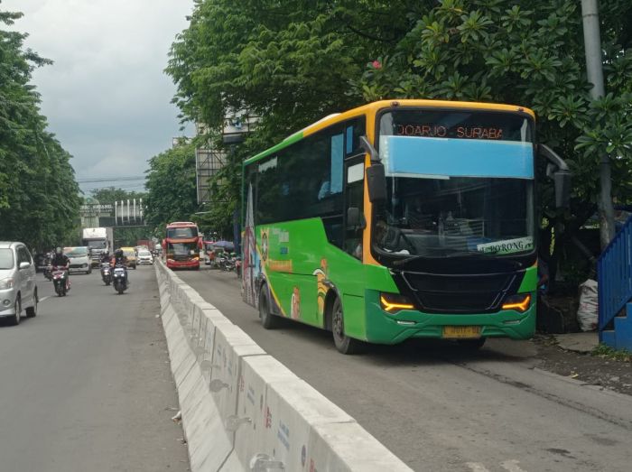 Perlancar Lalin Jelang Nataru, Barrier Beton Dipasang di Exit Terminal Purabaya