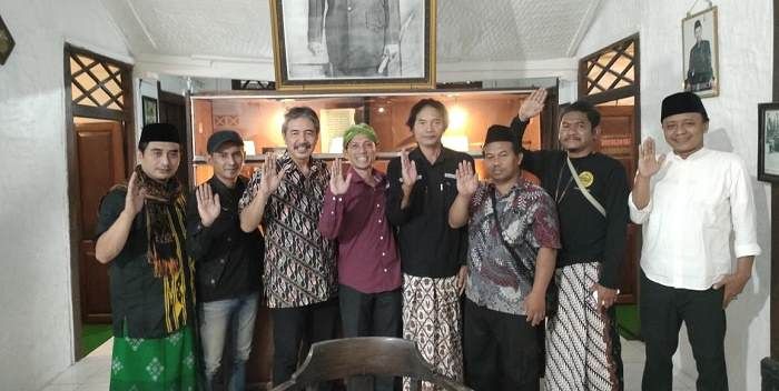 ​Sejarawan Nasional Roso Daras Kunjungi Rumah Mas Kecil Presiden Soekarno di Kediri
